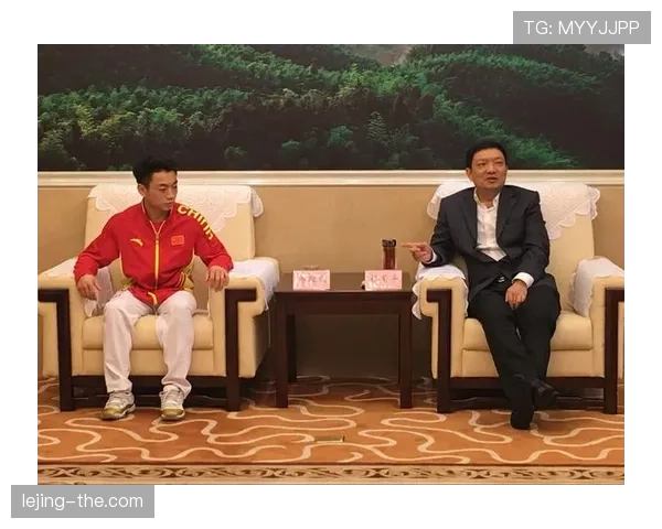 邹敬园家里感觉像亿万富翁过周末，球场上的他完全没这套路嘛